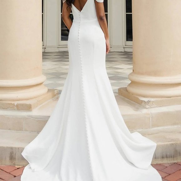 Wedding Dress- Essence of Australia D3457 - Picture 2 of 6